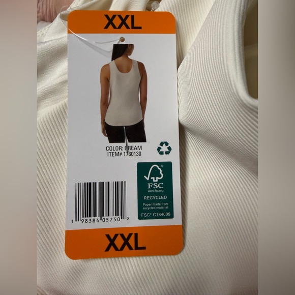 NWT 32 Degrees Women's Soft Textured Ribbed Cream Tank Top w/ Built in Bra XXL - Picture 9 of 9